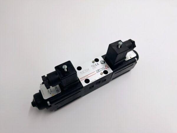 Solenoid-operated proportional directional valve NG6 4/3, spool type P.A.B.T., 24 VDC, DHZO-A-071-S3