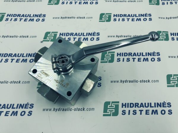 4-WAY HIGH PRESSURE BALL VALVES