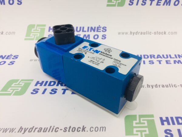 Solenoid-operated directional valve NG6 4/2, spool type 2A II-X, 220 VDC, DG4V-3 2A MUSA760 Danfoss