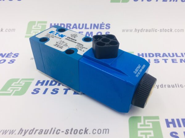 Solenoid-operated directional valve NG6 4/2, spool type 2AL X-II, 012 VDC, DG4V-3 2AL MUG760 Danfoss