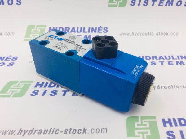 Solenoid-operated directional valve NG6 4/2, spool type 2AL X-II, 024 VDC, DG4V-3 2AL MUH760 Danfoss