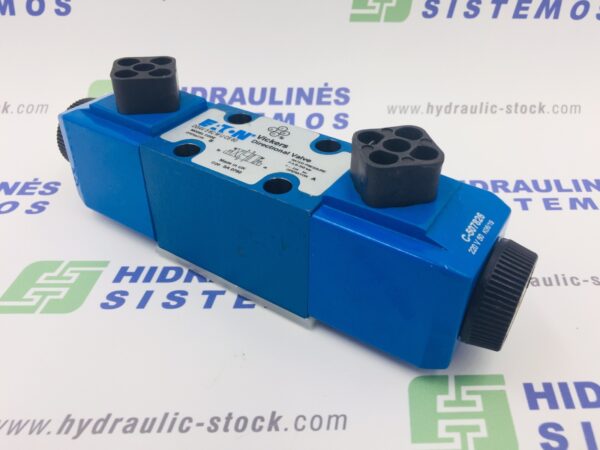 Solenoid-operated directional valve NG6 4/3, spool type 6C P-A-B-T, 220 VAC, DG4V-3 6C MUC660 Danfos