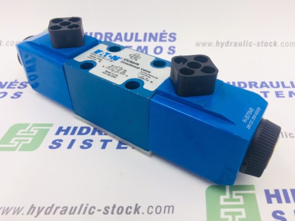 Solenoid-operated directional valve NG6 4/3, spool type 6C P-A-B-T, 024 VDC, DG4V-3 6C MUH760 Danfos
